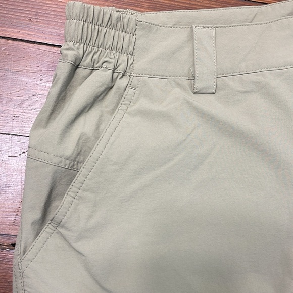 Free Kite khaki Cargo Shorts with Belt Loops and Smooth Fabric - Picture 3 of 6